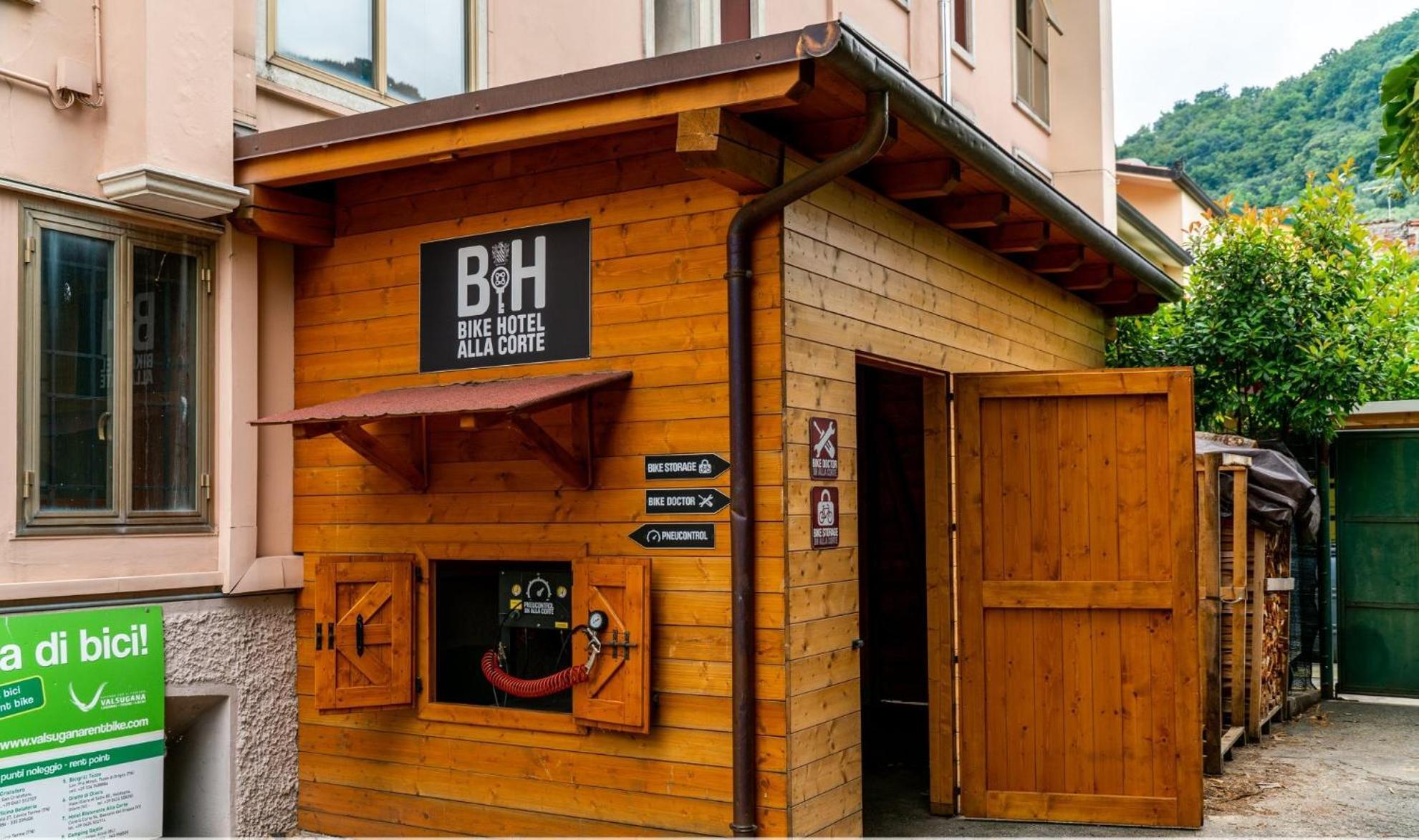Hotel Alla Corte Spa & Wellness Relax バッサーノ・デル・グラッパ エクステリア 写真